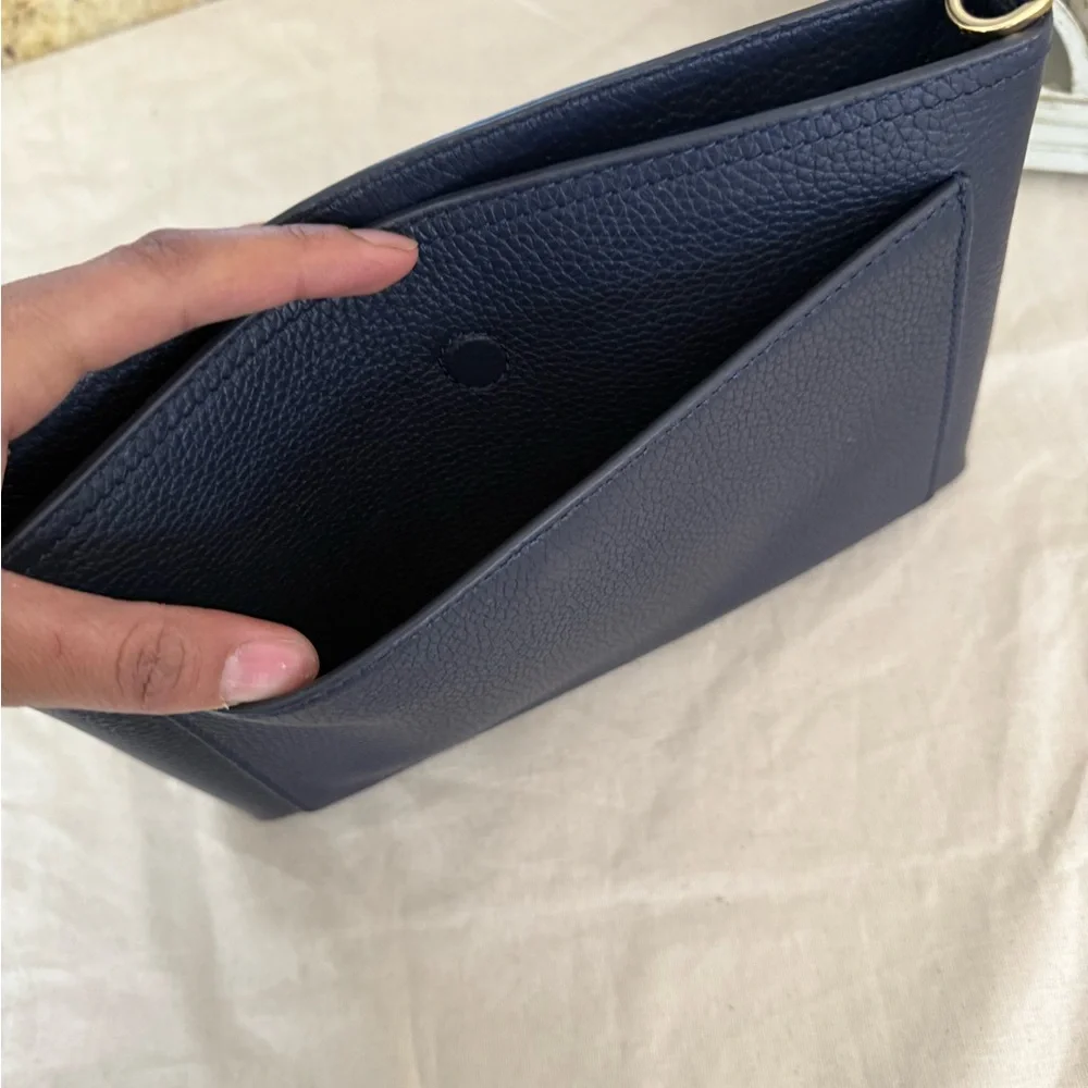 New Tory Burch BLAKE SWINGPACK  TORY NAVY - Picture 3 of 9